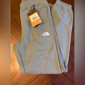 THE NORTH FACE Men's Half Dome Sweatpant, Dark Sage/TNF White, X-Small New